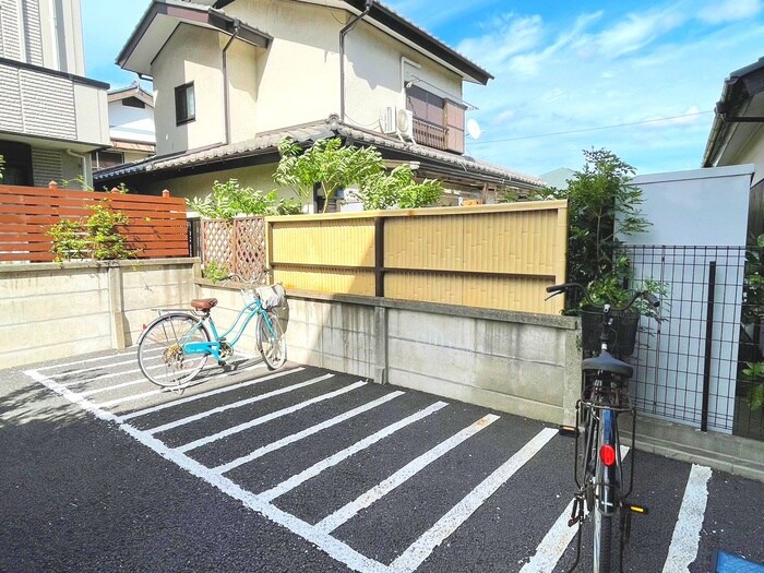 物件外観写真5　(駐輪場)
