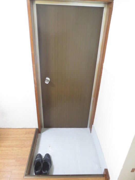 物件内観写真16　(玄関)