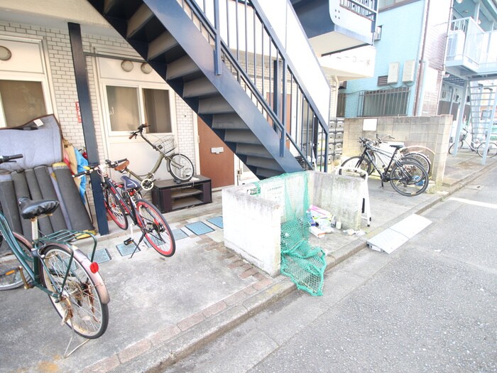 物件外観写真3　(エントランス部分)