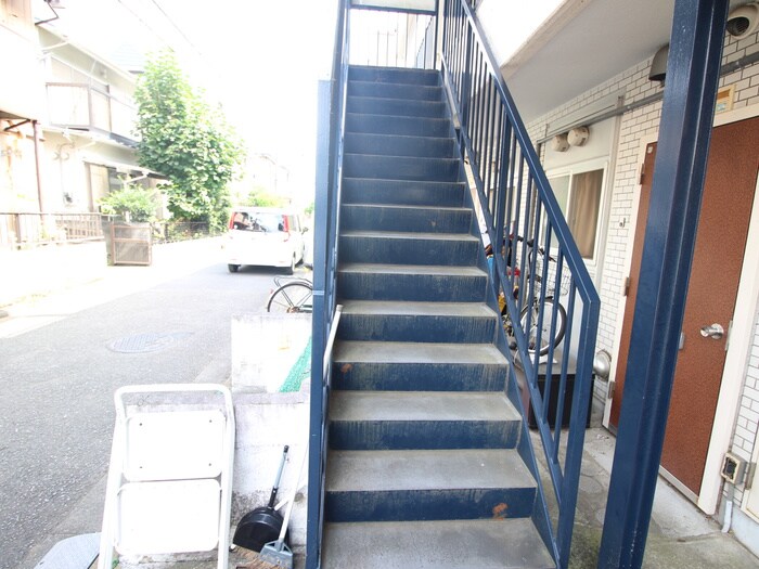 物件外観写真6　(エントランス部分)