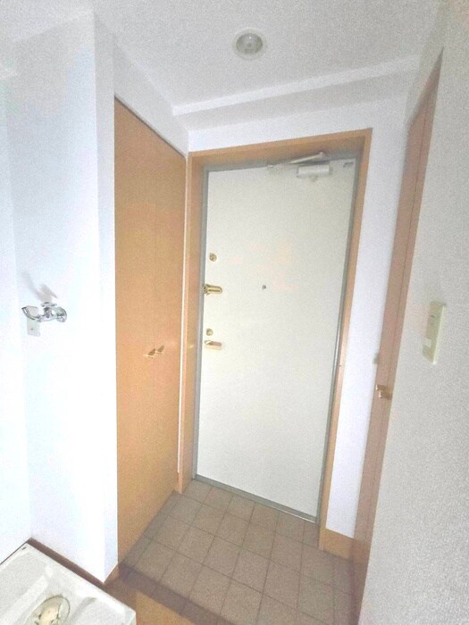 物件内観写真12　(玄関)