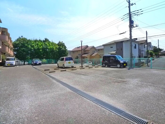 物件外観写真6　(駐車場)