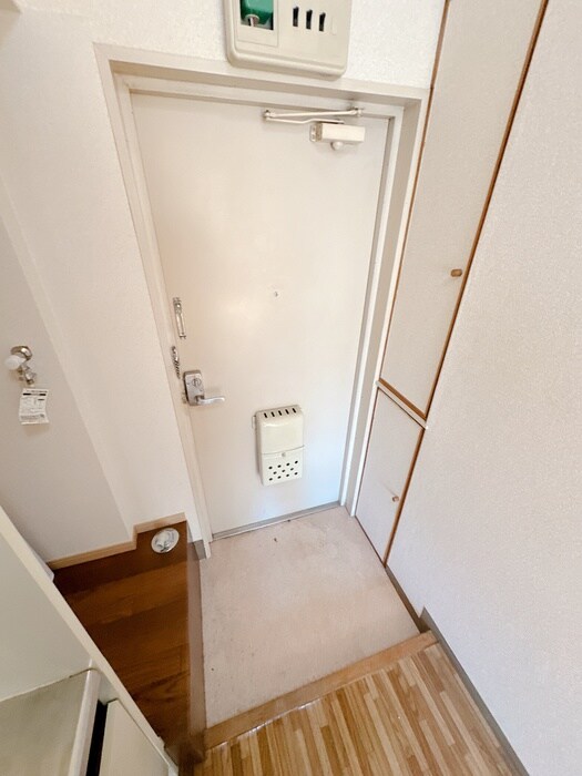 物件内観写真16　(玄関)