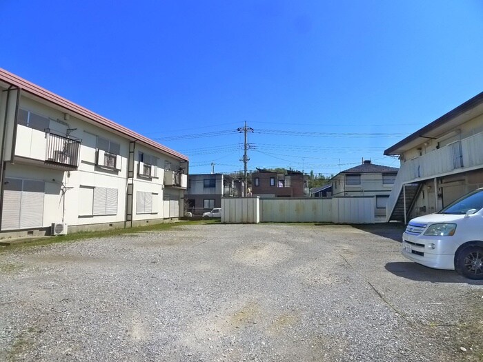 物件外観写真5　(駐車場)