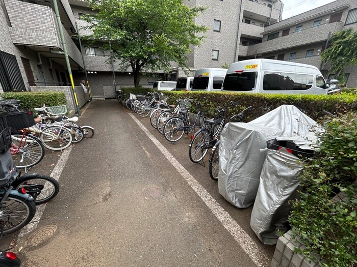 物件外観写真3　(駐輪場)