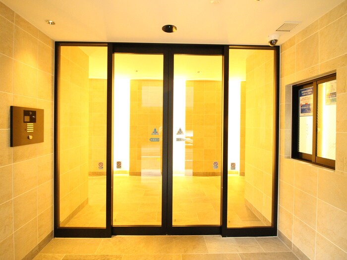 物件外観写真5　(エントランス部分)