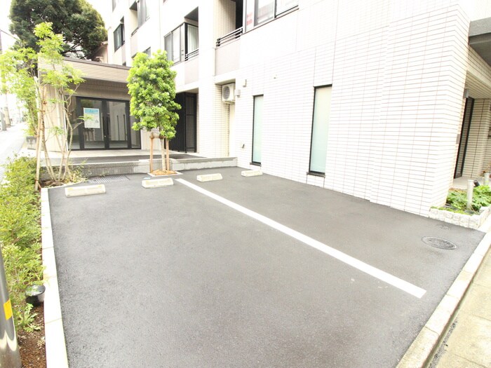 物件外観写真6　(駐車場)