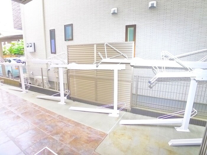 物件外観写真4　(駐輪場)