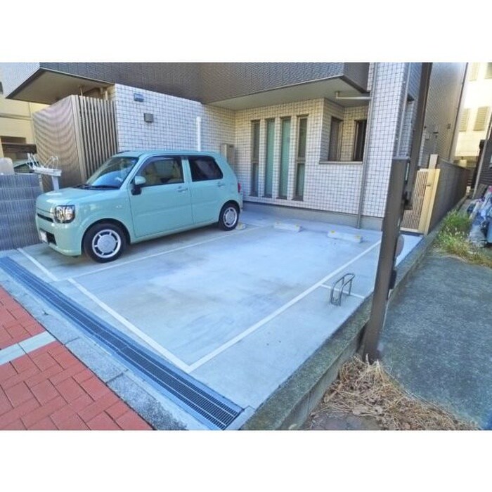 物件外観写真6　(駐車場)