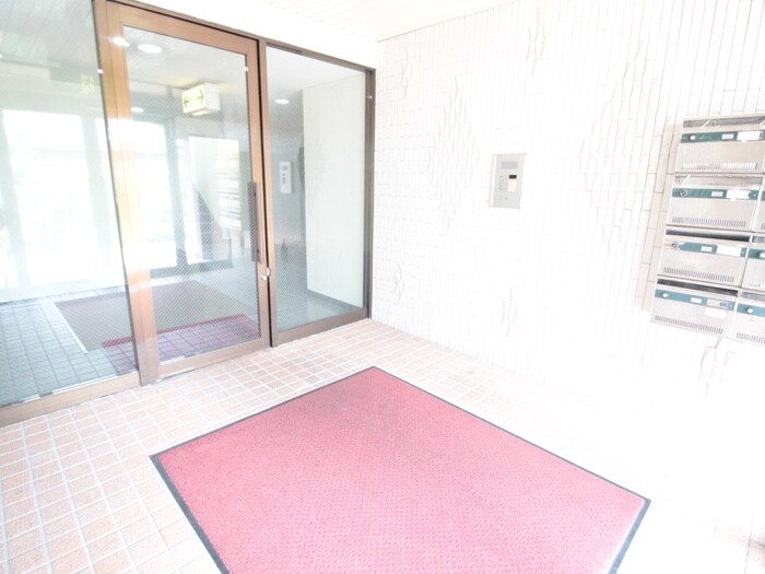 物件外観写真4　(エントランス部分)