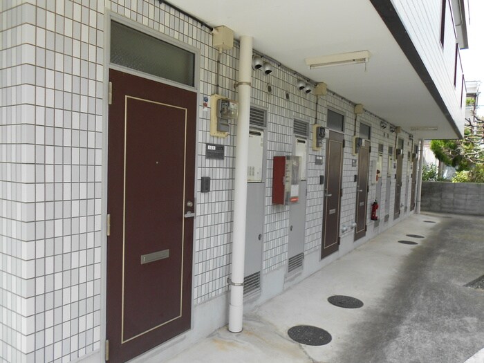 物件外観写真3　(エントランス部分)