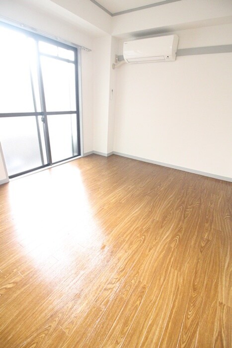 鎌伊ハイツの居室