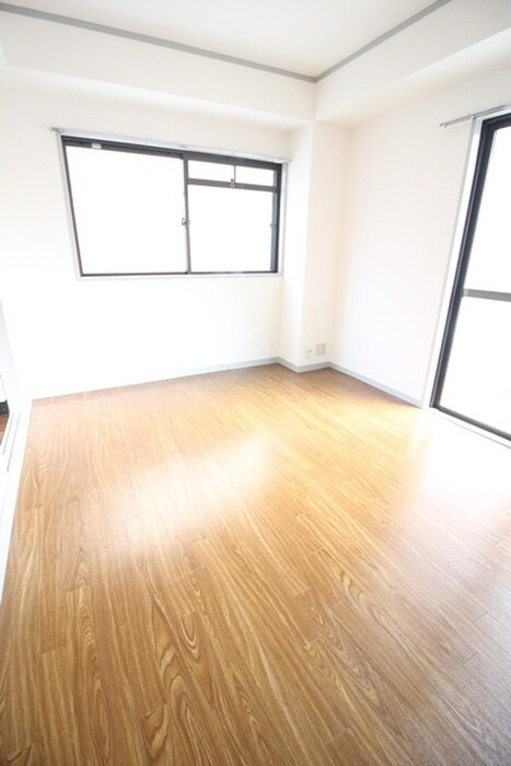 鎌伊ハイツの居室