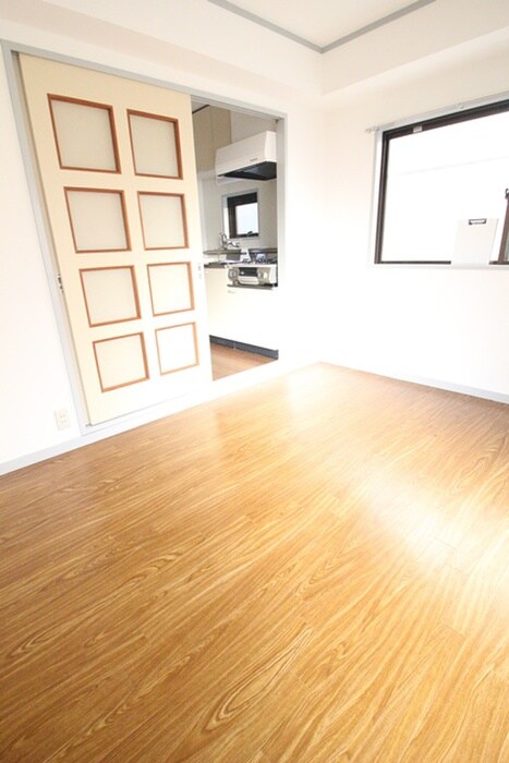 鎌伊ハイツの居室