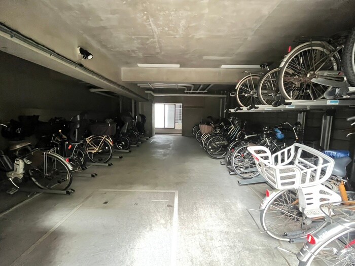 物件外観写真4　(駐輪場)