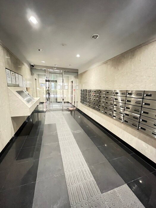 物件外観写真6　(エントランス部分)