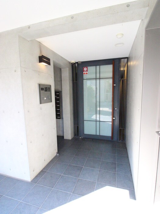 物件外観写真4　(エントランス部分)