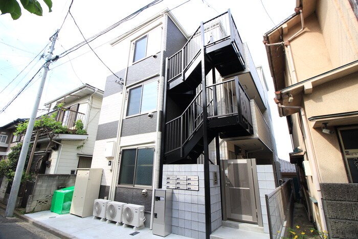 物件外観写真2　(エントランス部分)