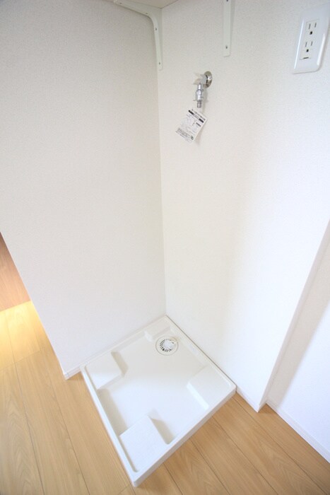 物件内観写真12　(洗濯機置場)