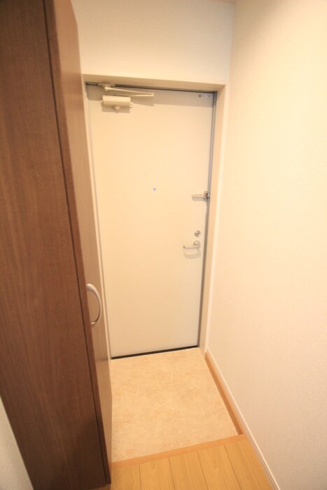 物件内観写真13　(玄関)