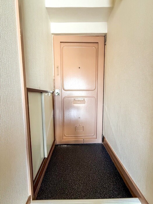 物件内観写真16　(玄関)