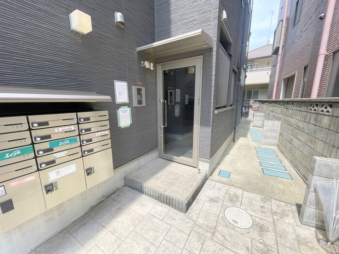物件外観写真3　(エントランス部分)