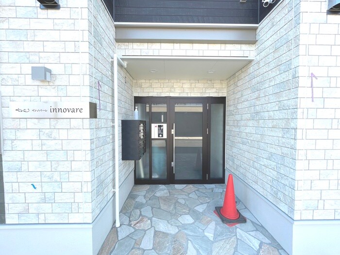 物件外観写真3　(エントランス部分)