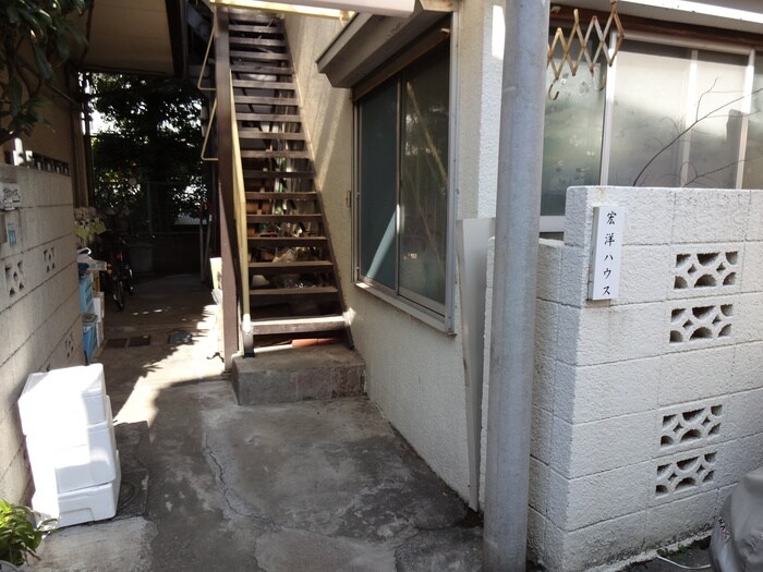 物件外観写真3　(エントランス部分)