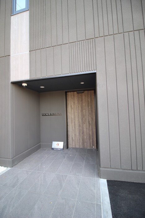 物件外観写真4　(エントランス部分)