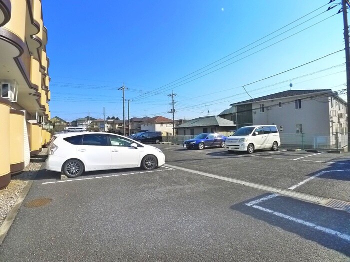 物件外観写真4　(駐車場)