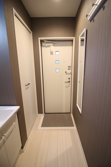 物件内観写真10　(玄関)