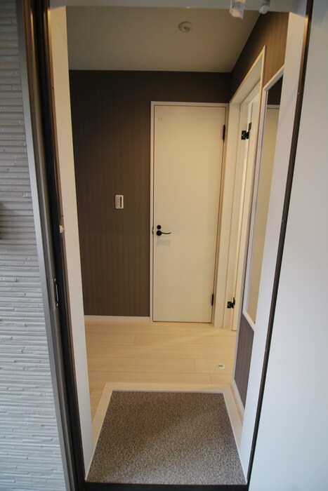 物件内観写真11　(玄関)