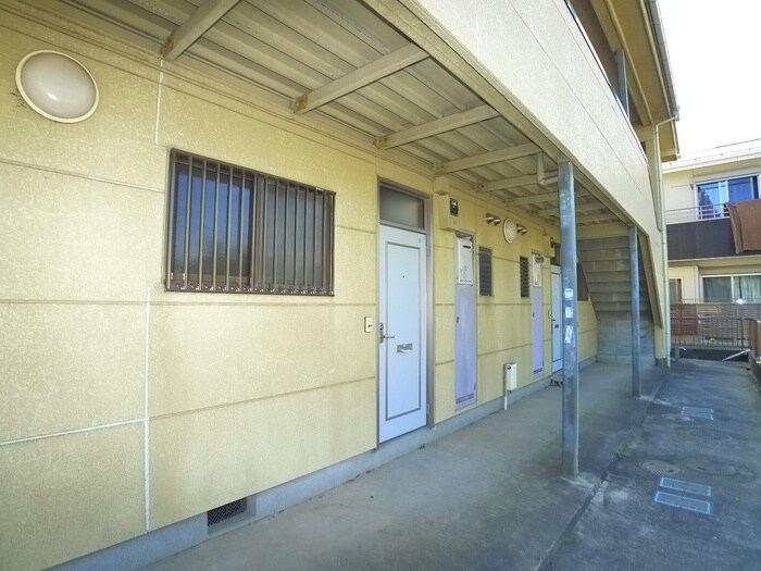 物件外観写真4　(エントランス部分)