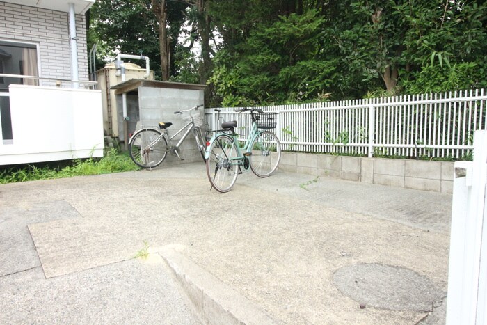 物件外観写真5　(駐輪場)
