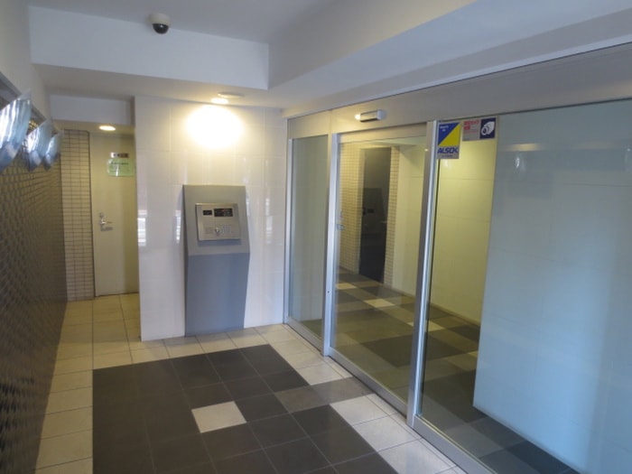 物件外観写真2　(エントランス部分)