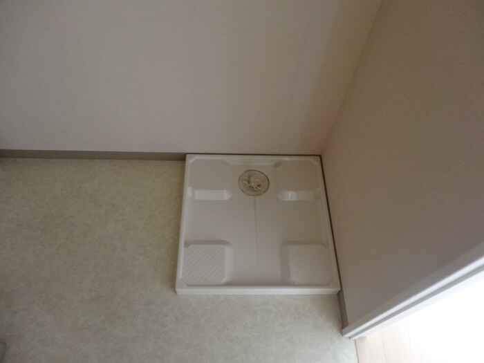 物件内観写真10　(洗濯機置場)