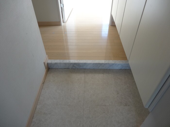 物件内観写真16　(玄関)
