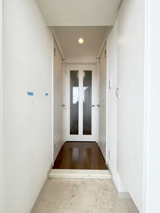 物件内観写真7　(玄関)