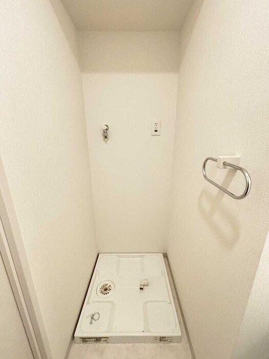 物件内観写真12　(洗濯機置場)