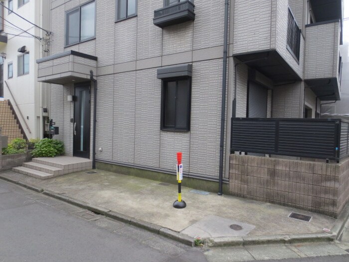 物件外観写真4　(駐車場)