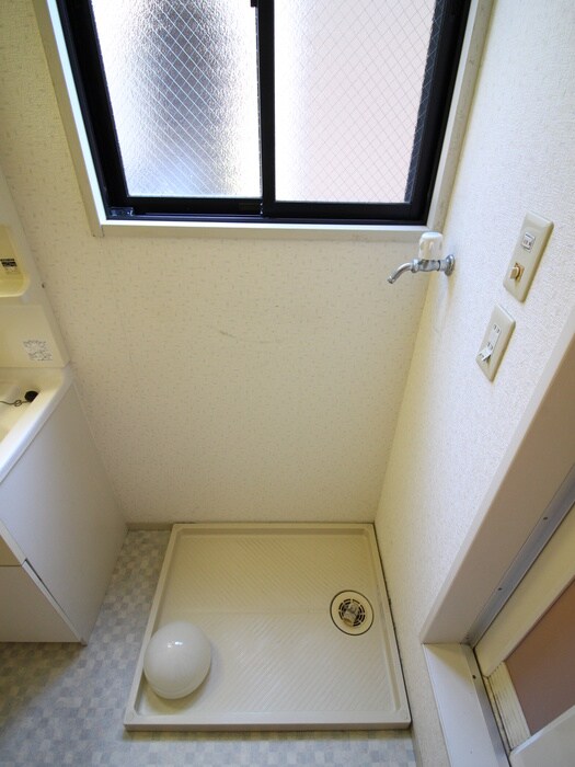 物件内観写真14　(洗濯機置場)