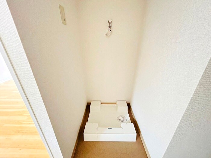 物件内観写真11　(洗濯機置場)