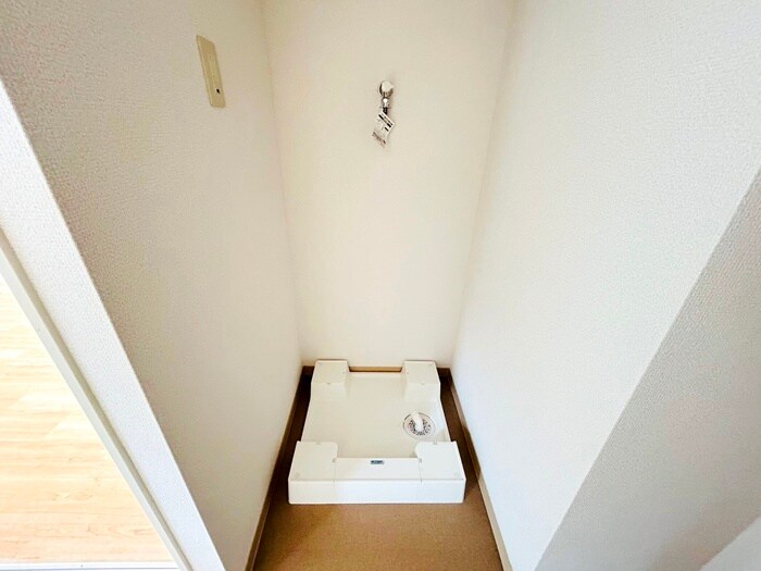 物件内観写真11　(洗濯機置場)