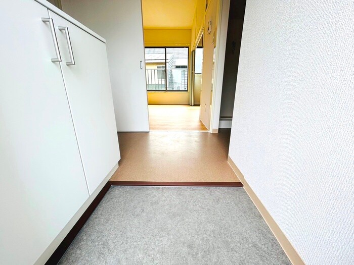 物件内観写真16　(玄関)