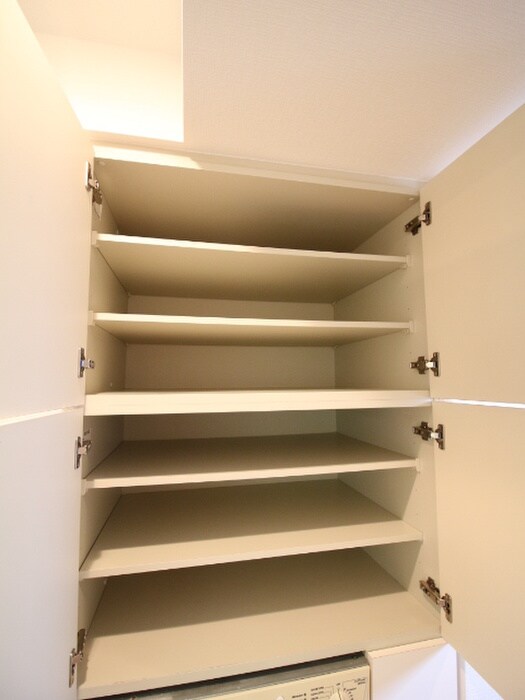 物件内観写真14　(洗濯機置場)