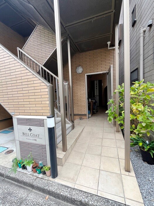 物件外観写真3　(エントランス部分)