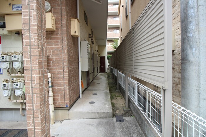 物件外観写真3　(エントランス部分)