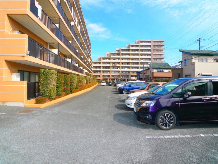 物件外観写真4　(駐車場)