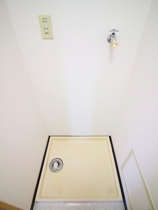 物件内観写真16　(洗濯機置場)