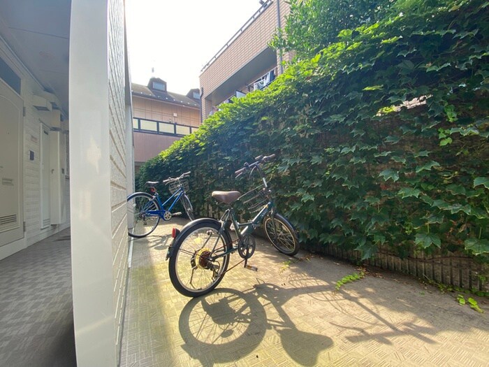 物件外観写真3　(駐輪場)
